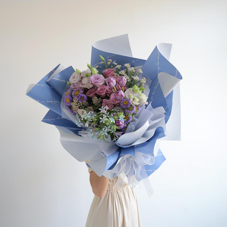 Hârtie de împachetat cu buchet romantic imprimat